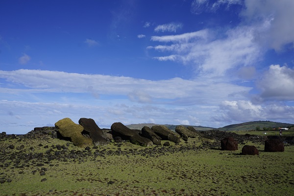 fallen moai